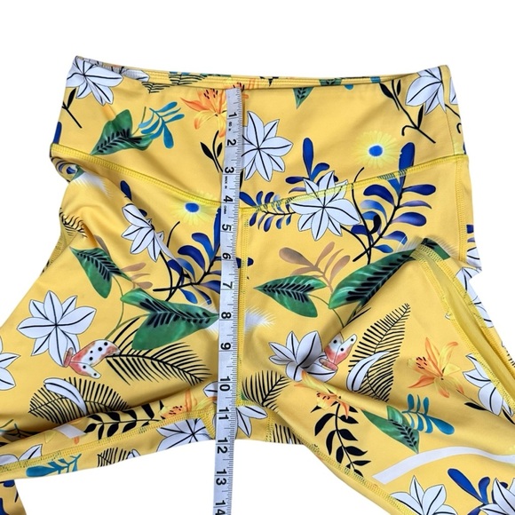 Zyia Active Yellow Floral Reflective Light n Tight 7/8 yoga Leggings Size 6-8 - Picture 6 of 7